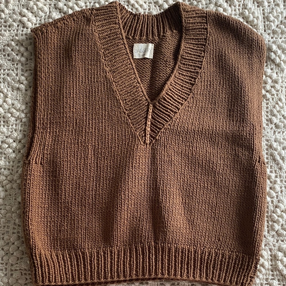Jaggery London Lunes v-neck vest in Carob